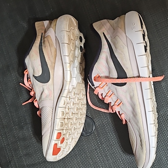 NiKe Women's running athletic shoes - Picture 3 of 3